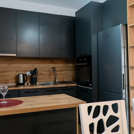 Signature 5 Тирана