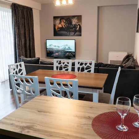 Signature 5 Тирана