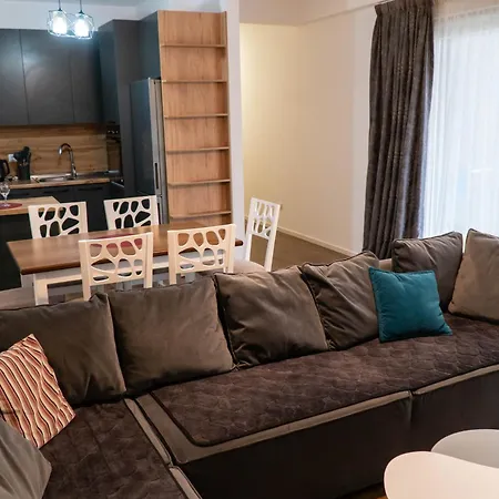 Signature 5 Тирана