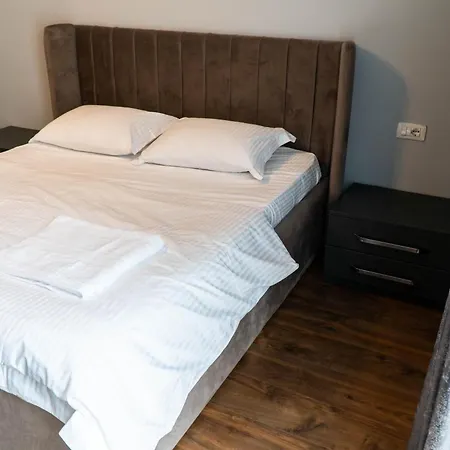 Signature 5 * Tirana