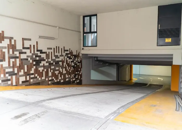 Signature 5 * Tirana